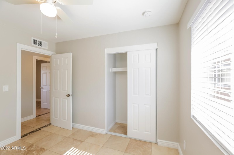 010-photo-bedroom-11307873