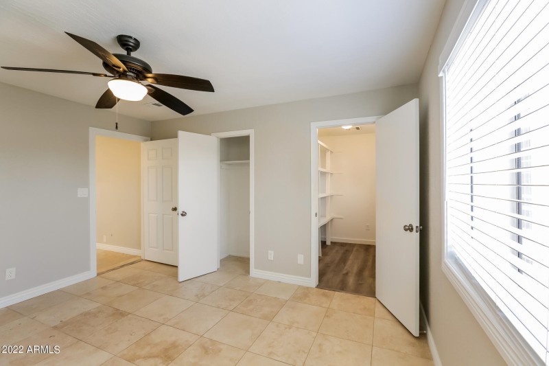 012-photo-bedroom-11307885