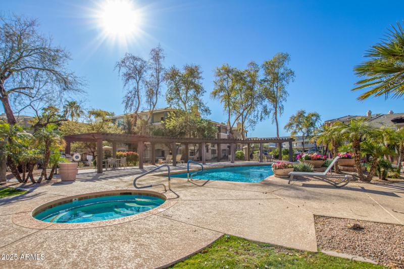 5345 pool with spa