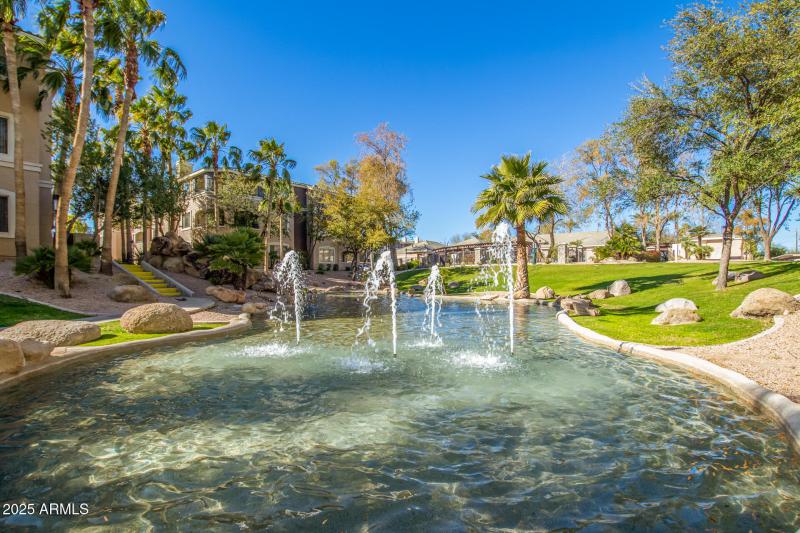 5345 Fountain