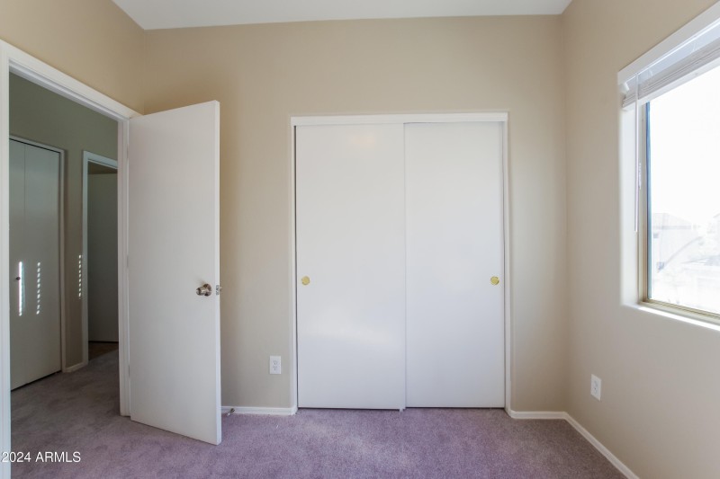 011-photo-bedroom-8930022