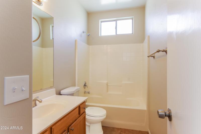 014-photo-bathroom-8930023