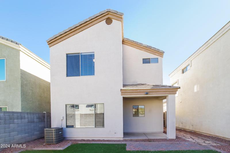 015-photo-rear-view-8931010