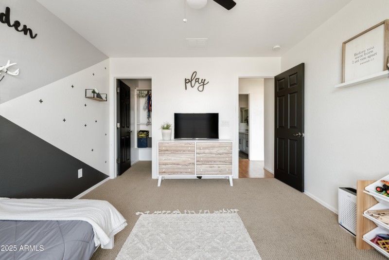 Upstairs_Guest_Bedroom_1_Photo_2