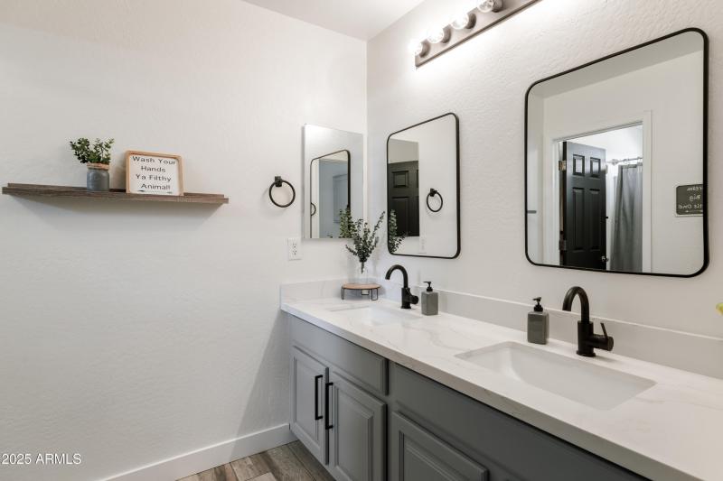 Upstairs_Guest_Bathroom_Photo_1