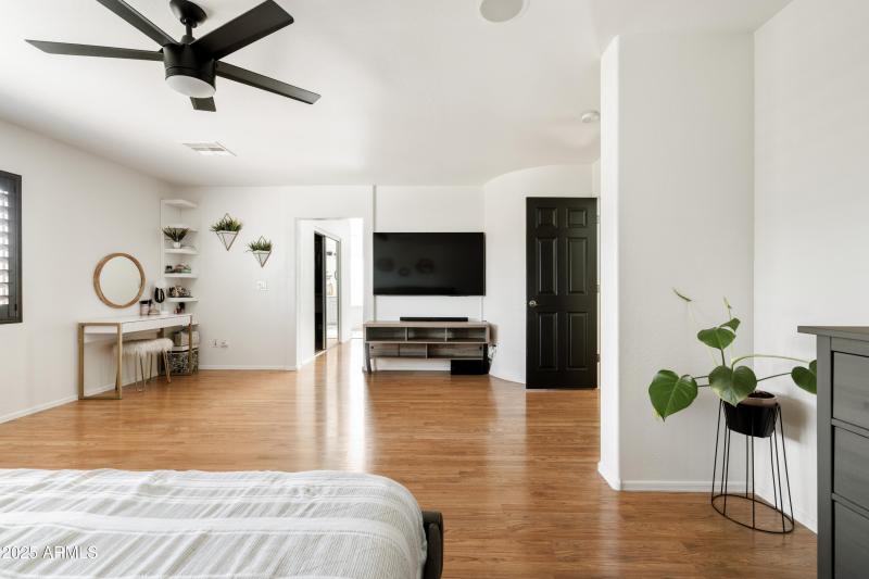Primary_Bedroom_Photo_3