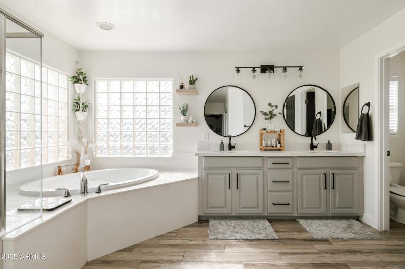 Primary_Bathroom_Photo_1