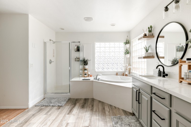 Primary_Bathroom_Photo_2