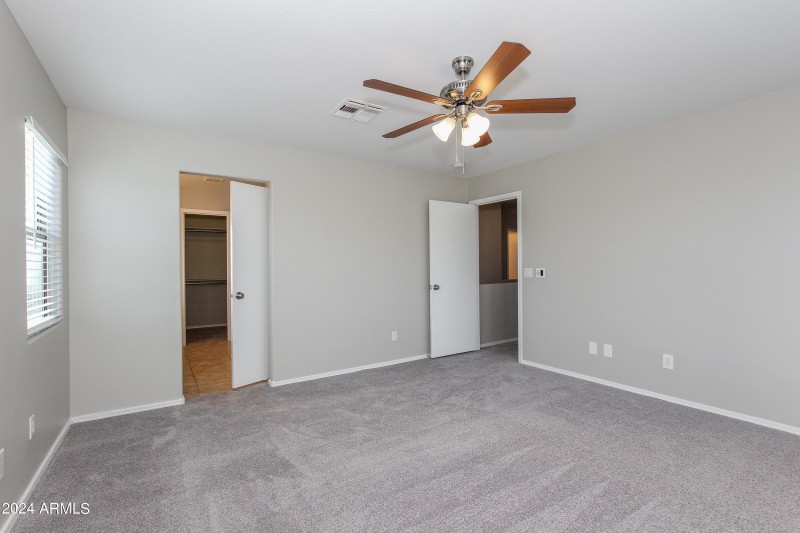 008-photo-primary-bedroom-8781679