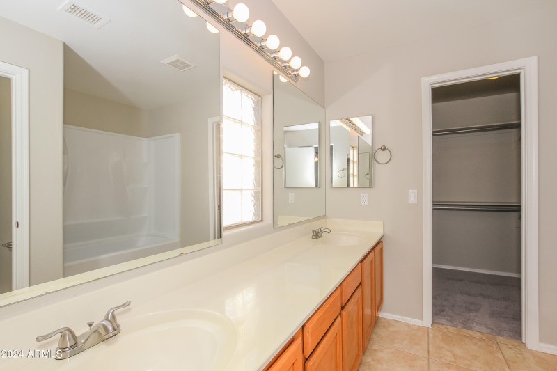 009-photo-primary--bathroom-8781689