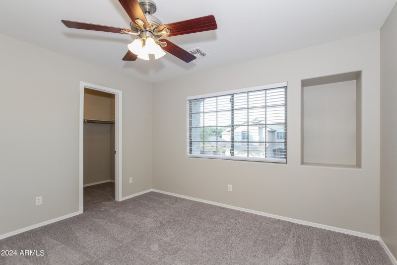 010-photo-bedroom-8781684