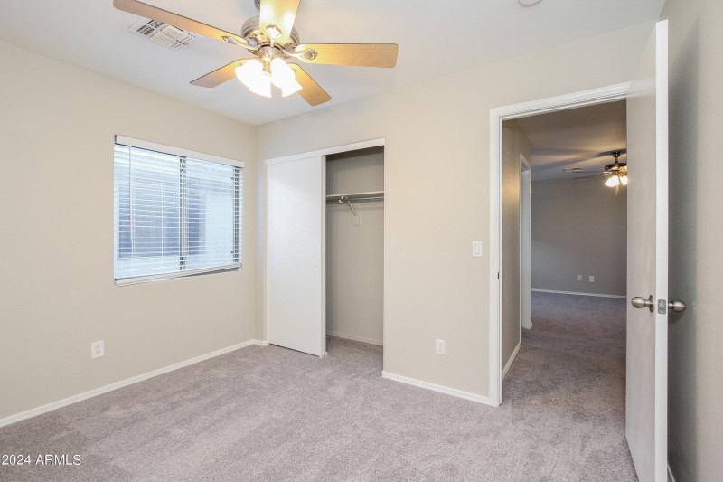 011-photo-bedroom-8781680