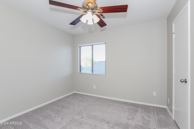 012-photo-bedroom-8781685