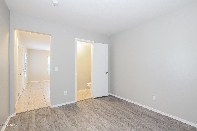 014-photo-office-8781698