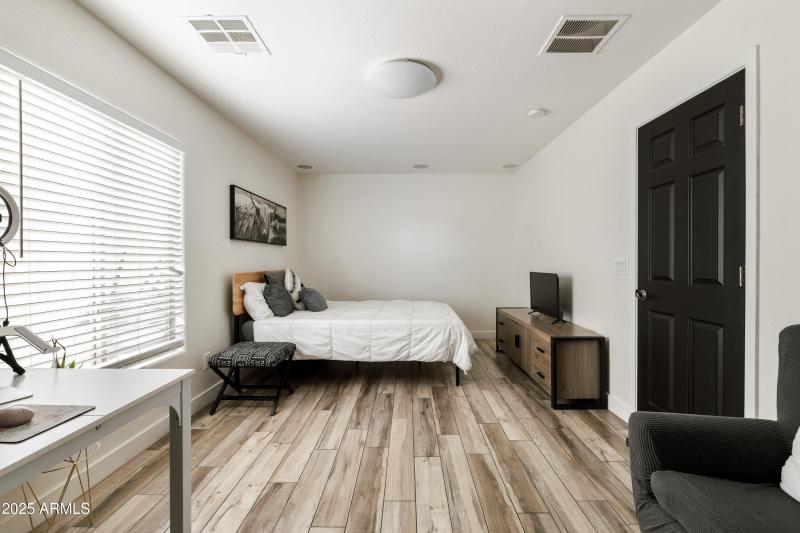 Downstairs_Full_Bedroom_Photo_1