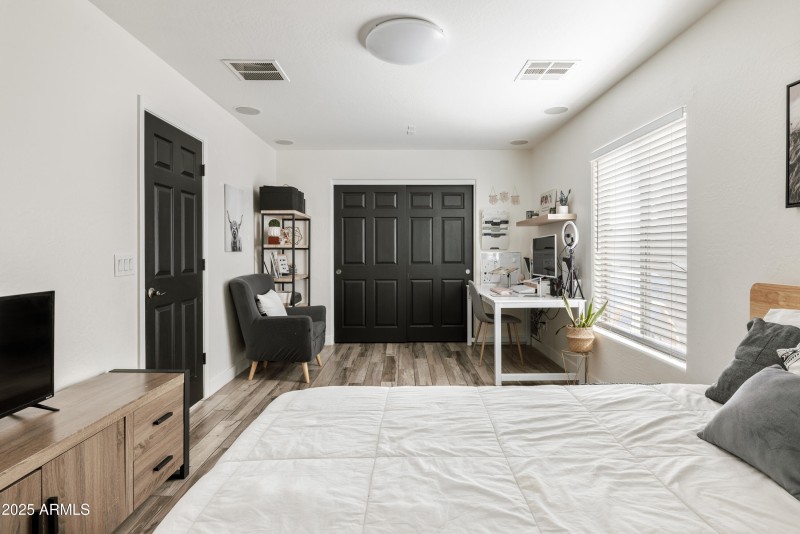 Downstairs_Full_Bedroom_Photo_2