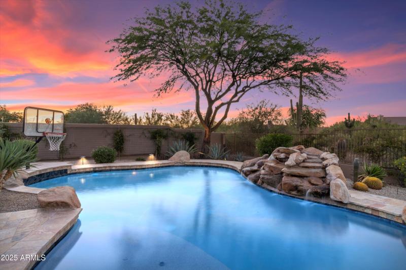 07-Pool View