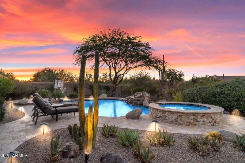 08-Pool View