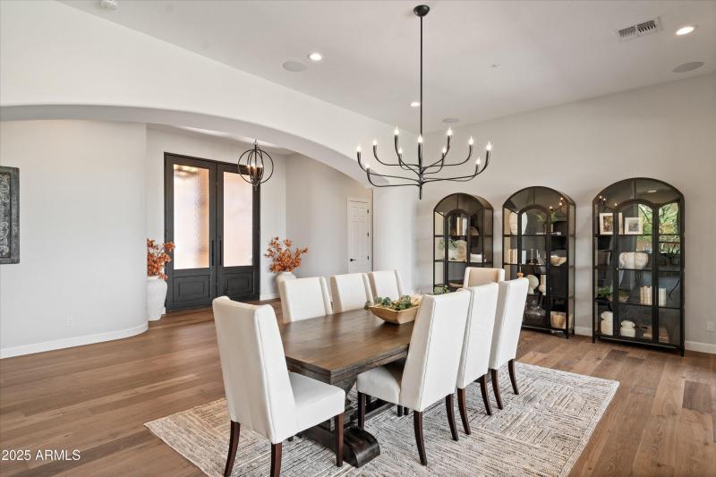 18-Dining To Entry