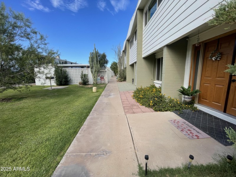 Well maintained entry way.