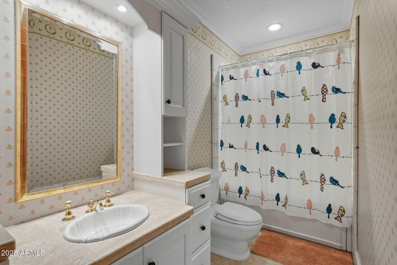 Downstairs En-Suite Bathroom