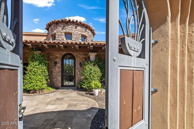 02-Front Court Yard Entry