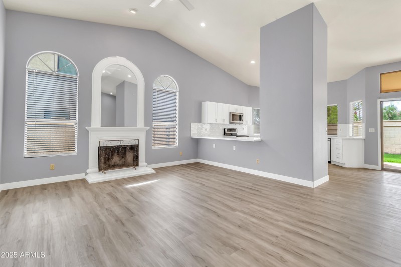 205 E Stacey Ln-6