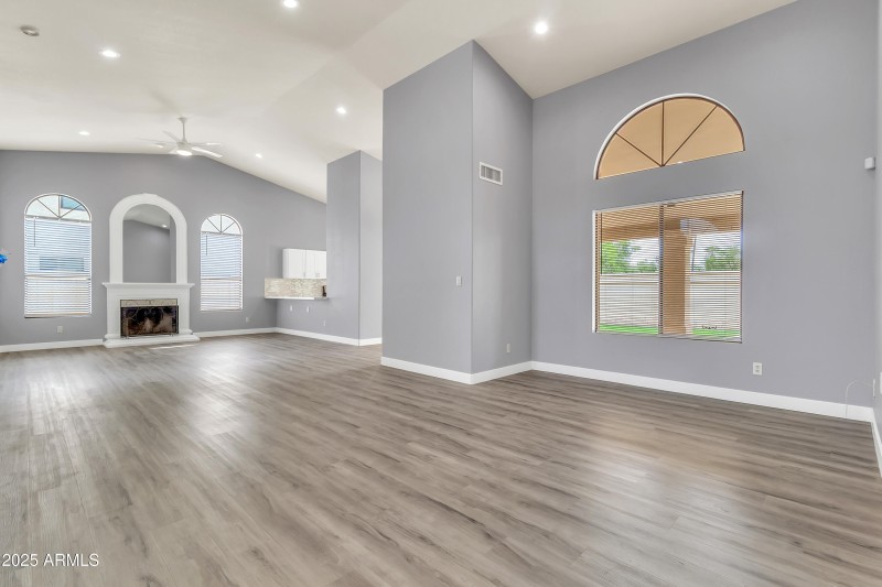 205 E Stacey Ln-9