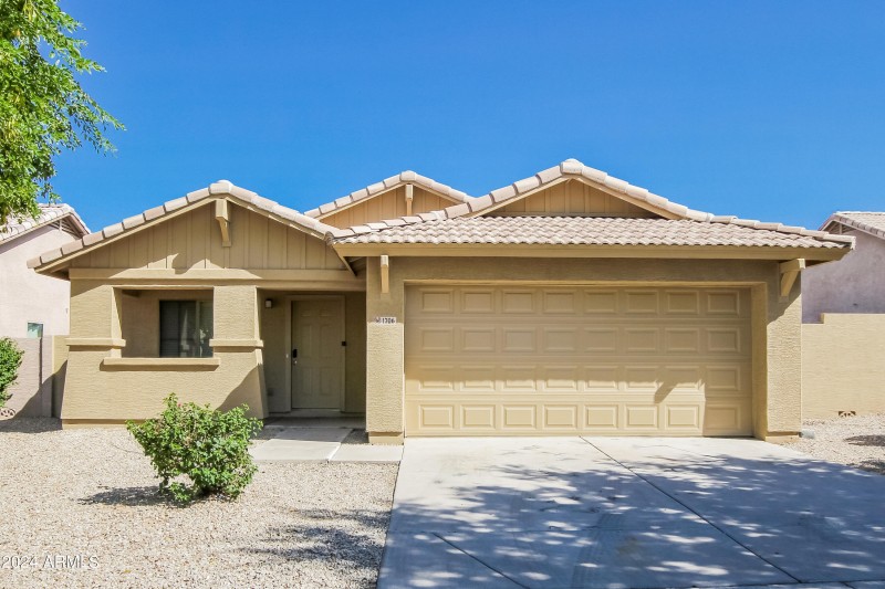 017-photo-front-view-11963965