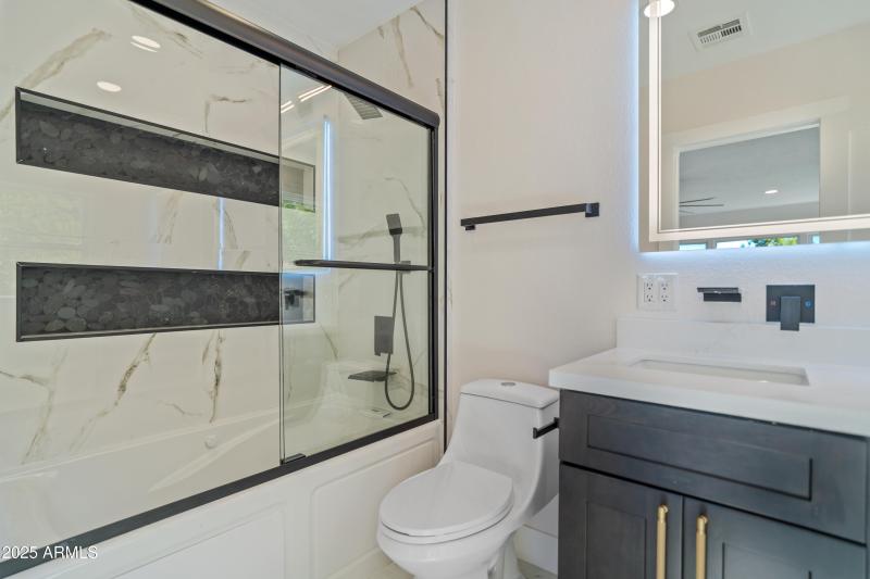 Upstairs Master Bath with Jacuzzi Tub