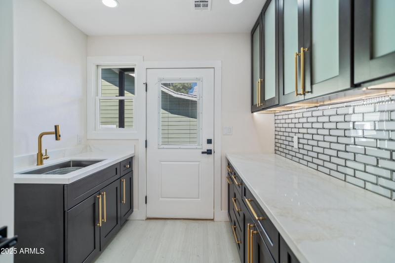 Upstairs Laundry/Butlers Pantry