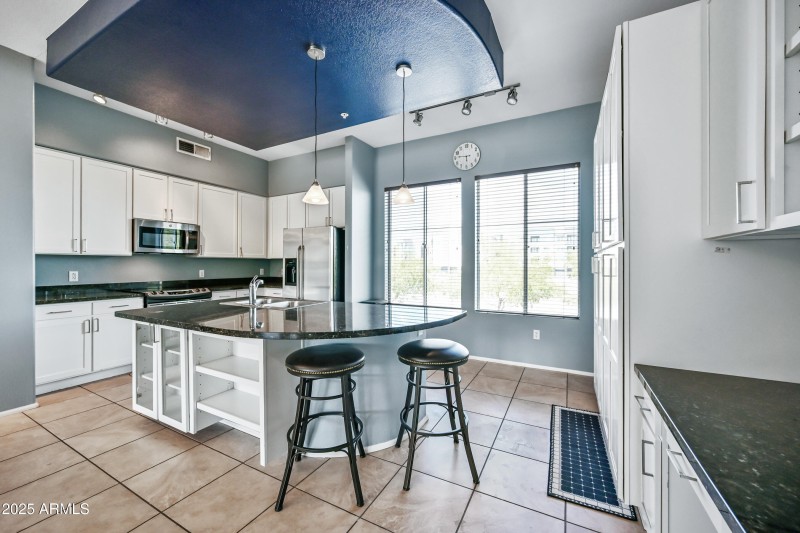 12-6745N93A1158-ocupix