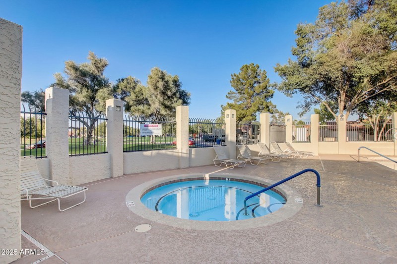 33-web-or-mls-E Forge Ave-033