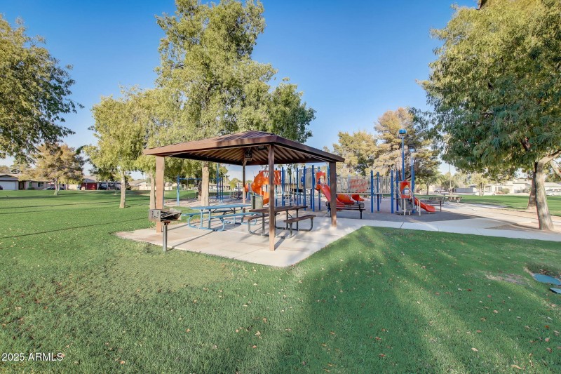 40-web-or-mls-E Forge Ave-040