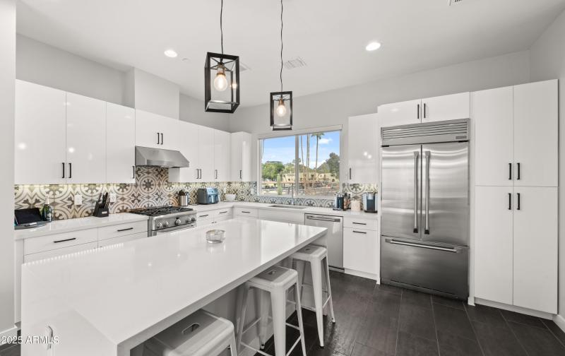 Kitchen Dining Space4