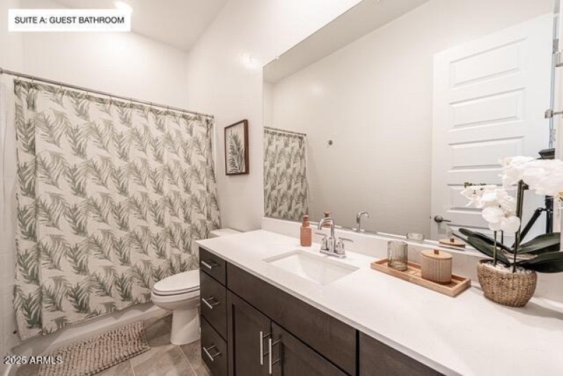 SUITE A_ GUEST BATHROOM