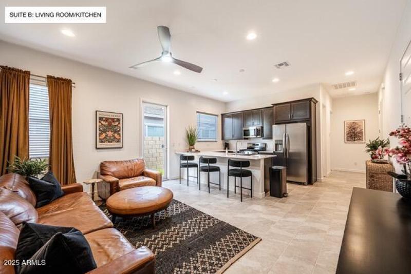 SUITE B_ LIVING ROOM_KITCHEN