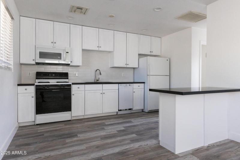 3417 E Windsor Ave - Tara Nichole Photo