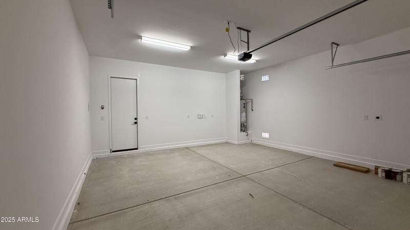 032 - 2-Car Garage