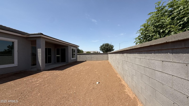 035 - Large Backyard - No Neighbors Behi