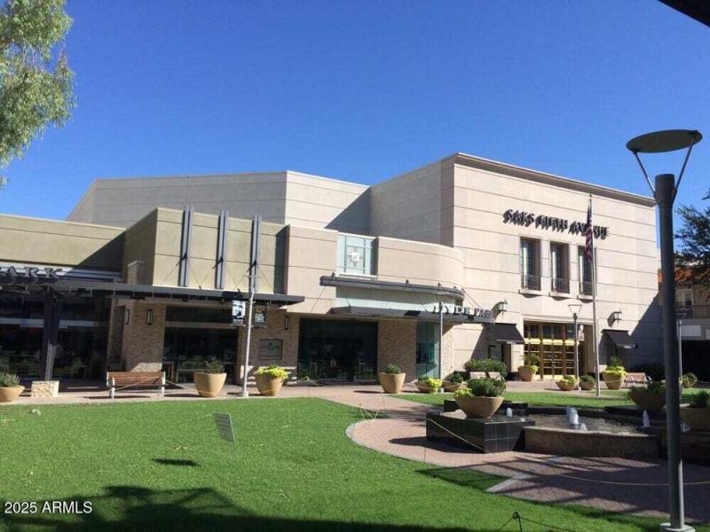 Biltmore Fashion Park Lawn