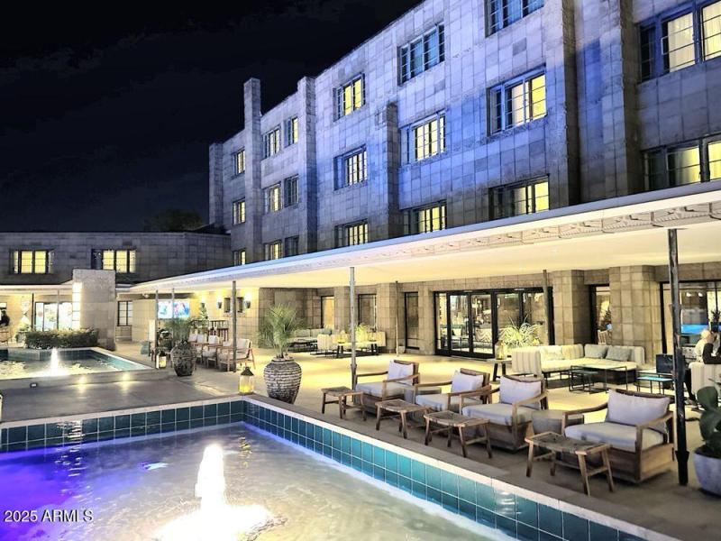 Bitmore Hotel Spire Bar Patio