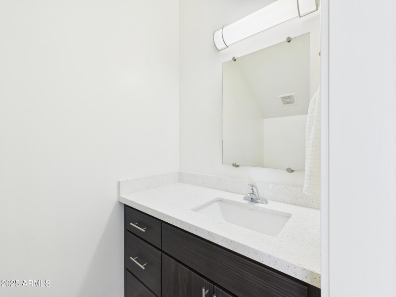 CAM02404G0-PR0141-STILL006