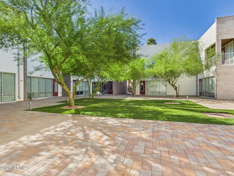 CAM02404G0-PR0141-STILL012