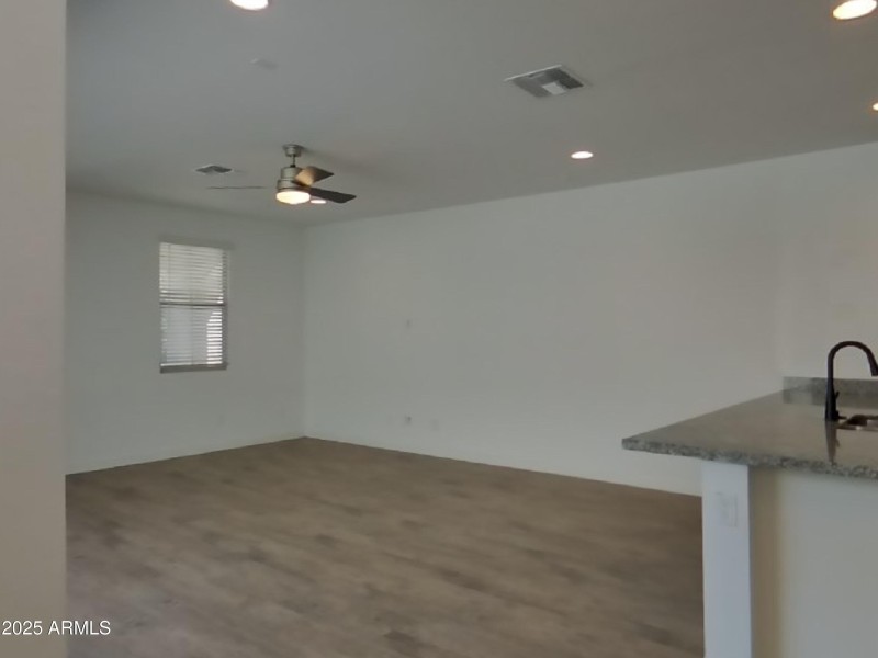 7_pc_KHbJoo3bw7_fUH3bd9757_other_room_aq