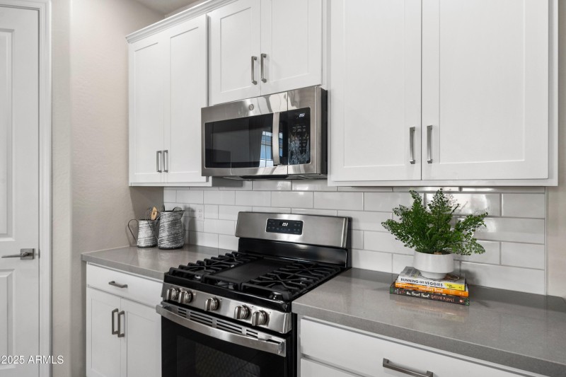 08-22808-E-Round-Up-Way-8