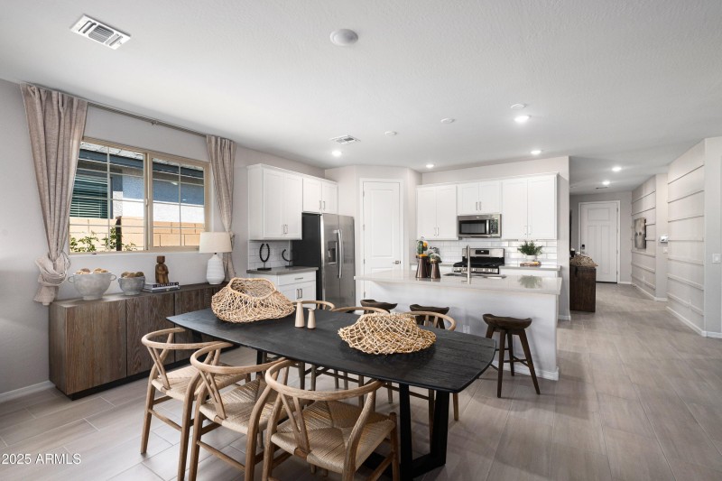 10-22808-E-Round-Up-Way-10