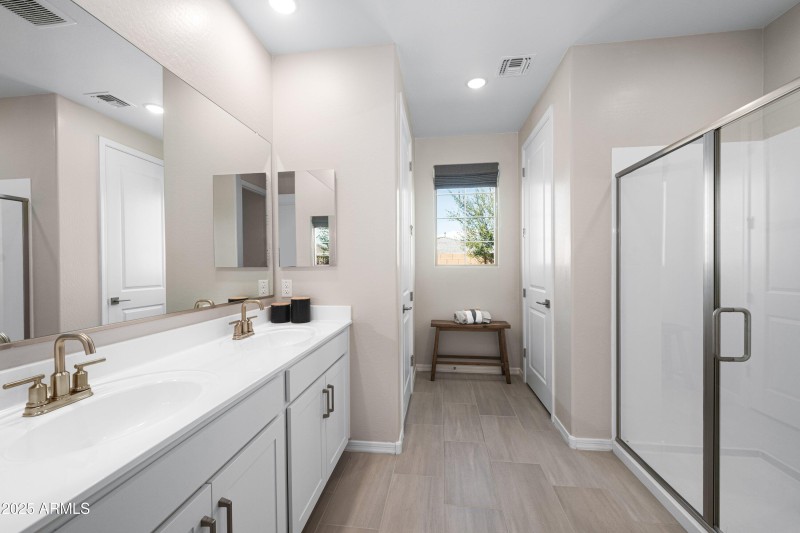 15-22808-E-Round-Up-Way-15