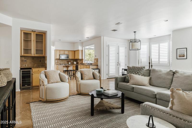 Living_Room_Photo_1