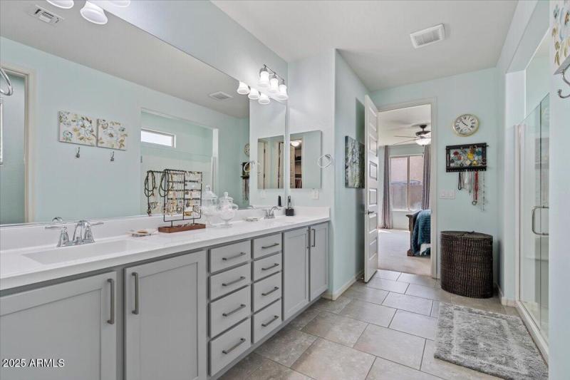 Primary Bathroom7